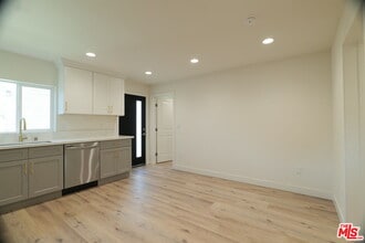 1338 W 30th St in Los Angeles, CA - Building Photo - Building Photo