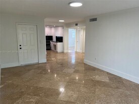 7300 SW 82nd St in Miami, FL - Building Photo