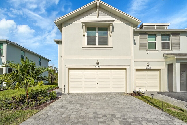 property at 5758 SE Edgewater Cir