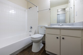 Cherry Ridge in Aurora, CO - Building Photo - Interior Photo