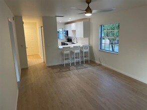 4511 S Oak Dr in Tampa, FL - Building Photo - Building Photo