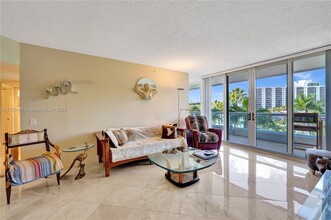 21055 Yacht Club Dr in Aventura, FL - Building Photo - Building Photo