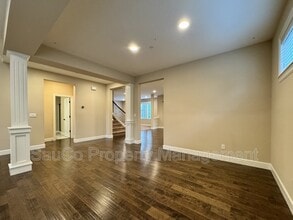 11877 NW Cedar Ct in Portland, OR - Foto de edificio - Building Photo