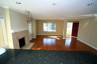 8428 NE Bothell Way in Bothell, WA - Building Photo - Building Photo