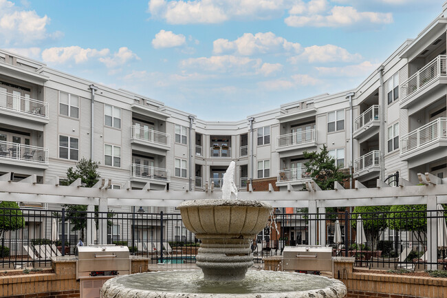 Oberlin Court Apartments in Raleigh, NC - Building Photo - Building Photo