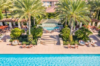 Amalfi Apartment Homes in Tustin, CA - Foto de edificio - Building Photo