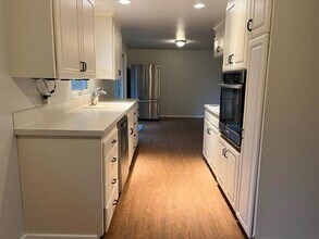 15114 SE 18th St in Bellevue, WA - Building Photo - Building Photo