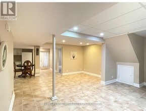33 Hammerstone Crescent in Vaughan, ON - Building Photo - Building Photo