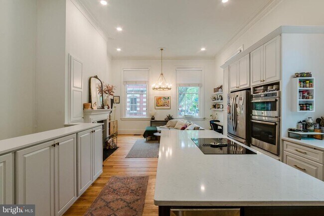 2047 Spruce St in Philadelphia, PA - Building Photo - Building Photo