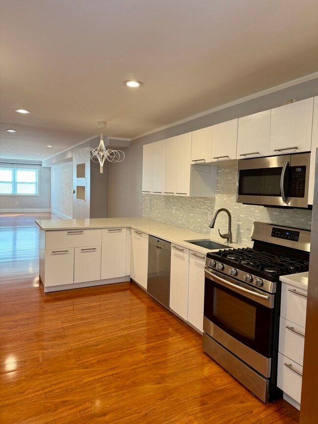 property at 2709 E Clearfield St