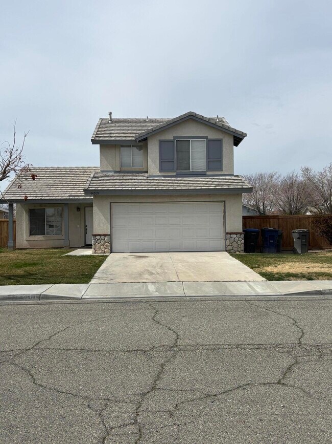 44709 Overland Ave in Lancaster, CA - Foto de edificio - Building Photo