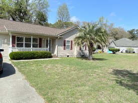 9172 Landing Dr SW in Calabash, NC - Building Photo