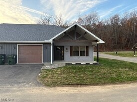 2717 Barnhill Rd SE in New Philadelphia, OH - Building Photo