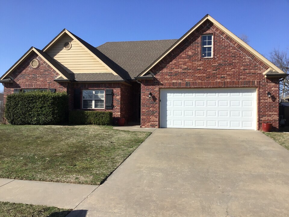 1405 E 145th St in Glenpool, OK - Foto de edificio