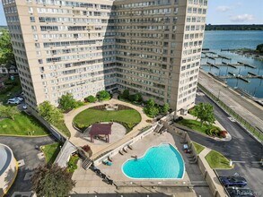 8900 E Jefferson Ave in Detroit, MI - Building Photo - Building Photo