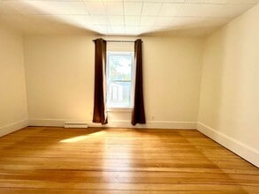 11 Fowler St in Westfield, MA - Building Photo - Building Photo