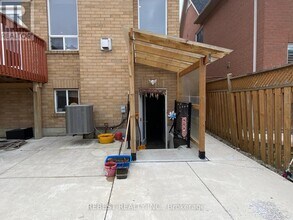 5873 Whitehorn Ave in Mississauga, ON - Building Photo - Building Photo