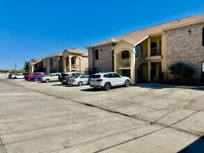 9903 Crystal Ct in Laredo, TX - Building Photo - Building Photo