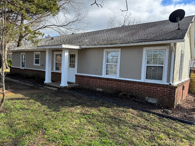 property at 871 W St Louis St