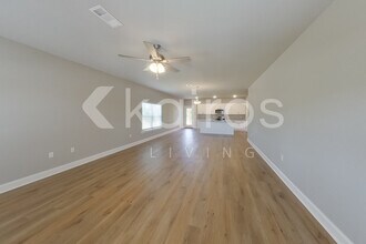 13757 Pinyon Dr in Denham Springs, LA - Foto de edificio - Building Photo