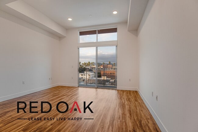 property at 453 S Kenmore Ave