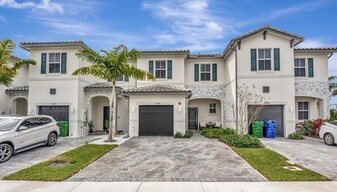 11968 NW 46th St in Coral Springs, FL - Building Photo