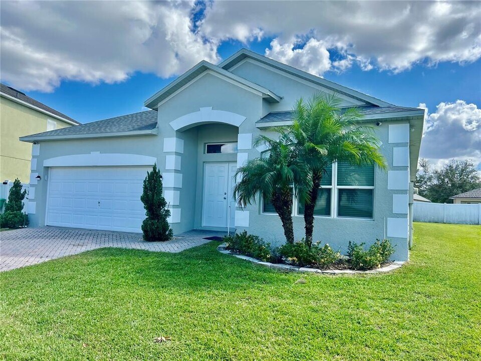 267 Doe Run Dr in Winter Garden, FL - Building Photo