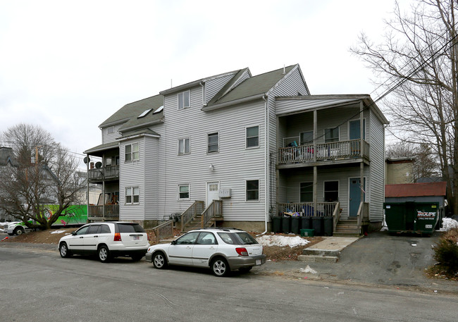 231 Pleasant St in Brockton, MA - Foto de edificio - Building Photo