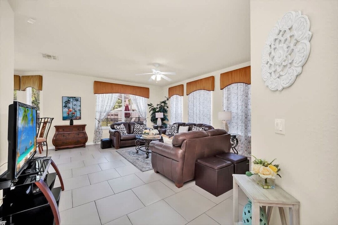 1301 Cypress Pointe Blvd in Davenport, FL - Building Photo