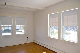 3736 Pawtucket Ave in East Providence, RI - Foto de edificio - Building Photo