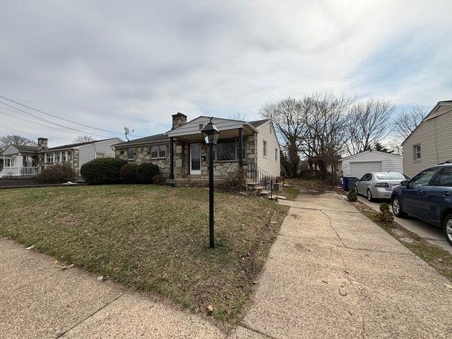 36 Collins Ln in Maple Shade, NJ - Building Photo - Building Photo