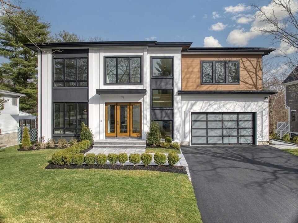 71 Harwich Rd in Newton, MA - Building Photo
