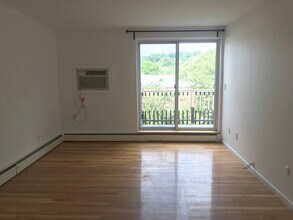 142 Kenrick St, Unit 38 in Boston, MA - Building Photo - Building Photo