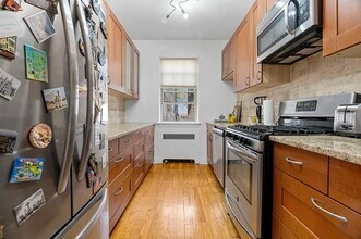 1496 Beacon St, Unit 6 in Brookline, MA - Foto de edificio - Building Photo