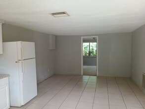 9315 Loras St-Unit -#760 - 9321 Loras St. Unit C in New Port Richey, FL - Building Photo - Building Photo