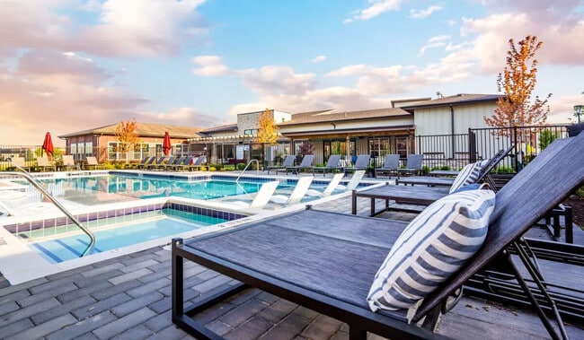 Apex at Perry Crossing in Plainfield, IN - Foto de edificio - Building Photo