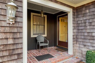 138 Carroll Ave in Newport, RI - Building Photo - Building Photo