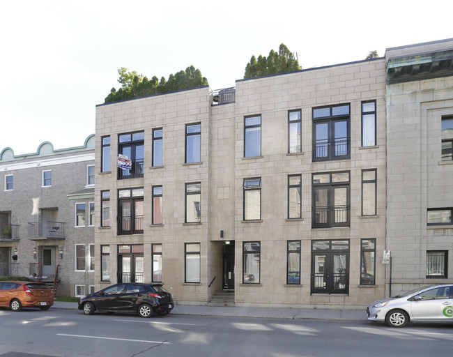 2410 Sainte-Catherine E