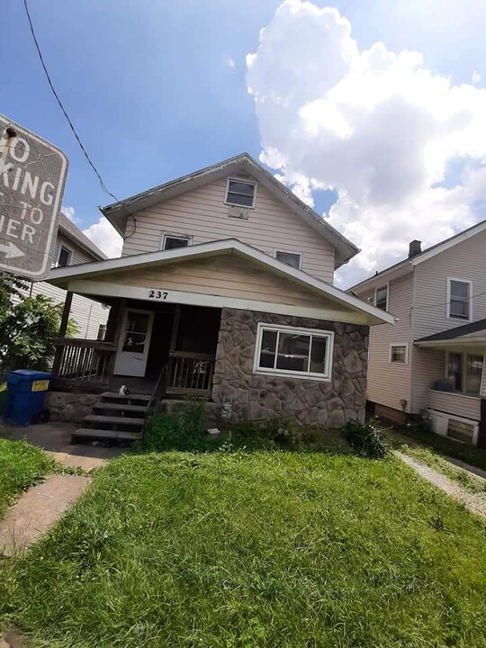 237 Wood St in Mansfield, OH - Foto de edificio