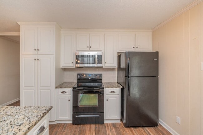 4425 Roxbury Dr
