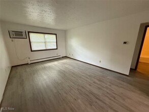 8422 Colwyn Ct in Youngstown, OH - Building Photo - Building Photo