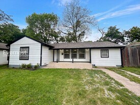 10425 Ferguson Rd in Dallas, TX - Building Photo