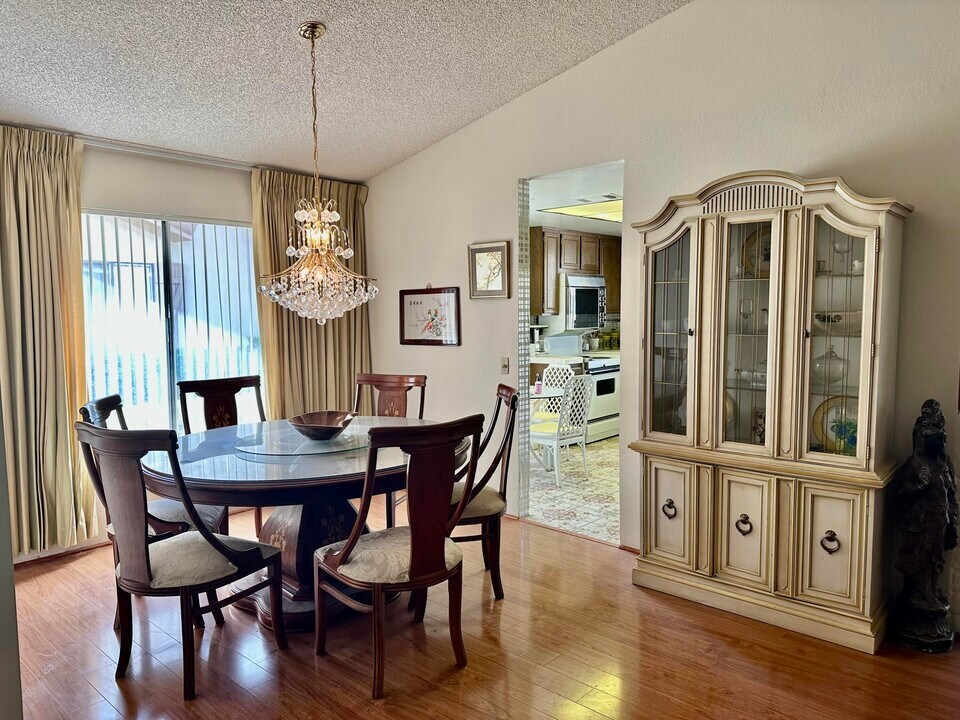 316 Sierra Madre S in Palm Desert, CA - Building Photo