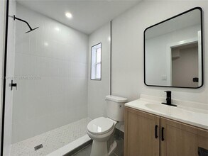 2480 NW 96th St in Miami, FL - Building Photo - Building Photo