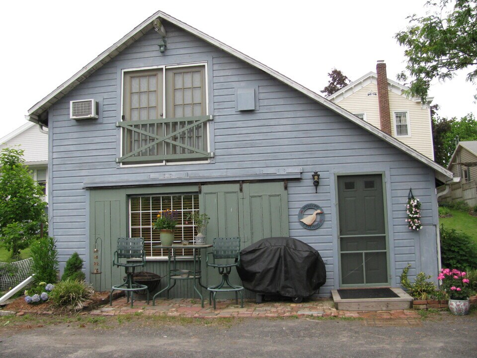 4 4th Alley in Athens, NY - Building Photo