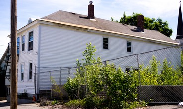 23 Green St in Biddeford, ME - Foto de edificio - Building Photo