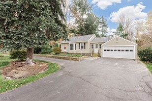 6466 Wilson Mills Rd in Mayfield, OH - Building Photo