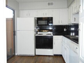 887 Dublin Dr in Richardson, TX - Building Photo - Building Photo