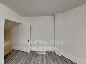 1517 1/2 Davis Ave in Pittsburgh, PA - Foto de edificio - Building Photo