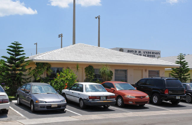 4100 NW 30th Ter in Fort Lauderdale, FL - Building Photo - Building Photo